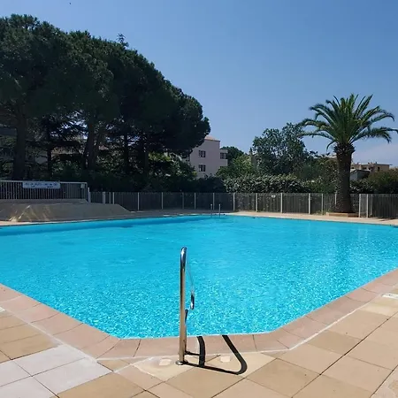 Studio With Pool Close To The Beach * Фрежюс